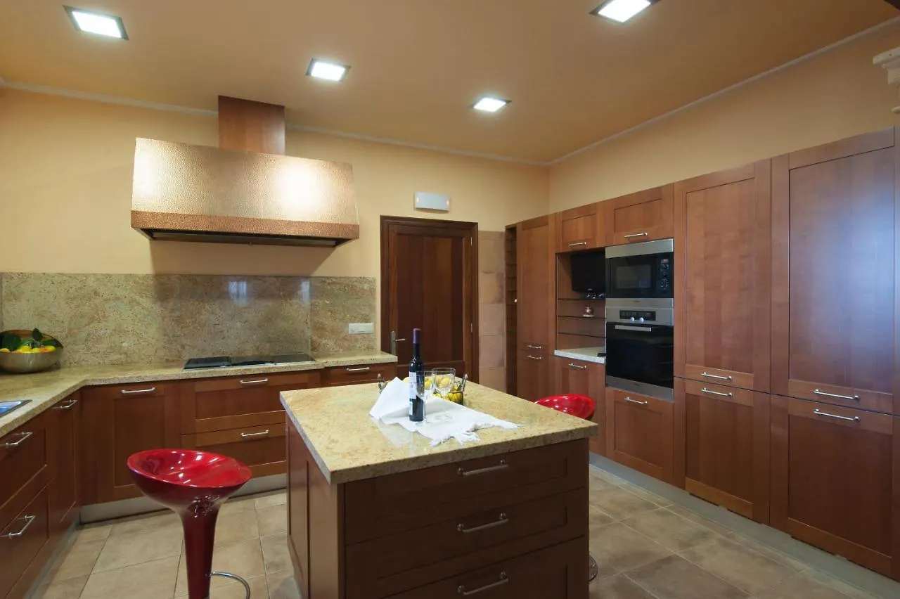 Luxurious 6-Bedroom Villa Just 10 Minutes From The Beach Manacor   Manacor (Mallorca)