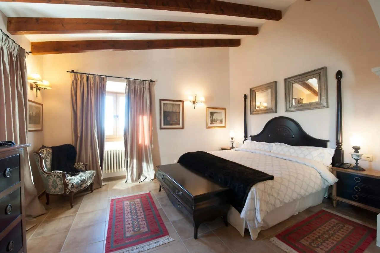 Luxurious 6-Bedroom Villa Just 10 Minutes From The Beach Manacor