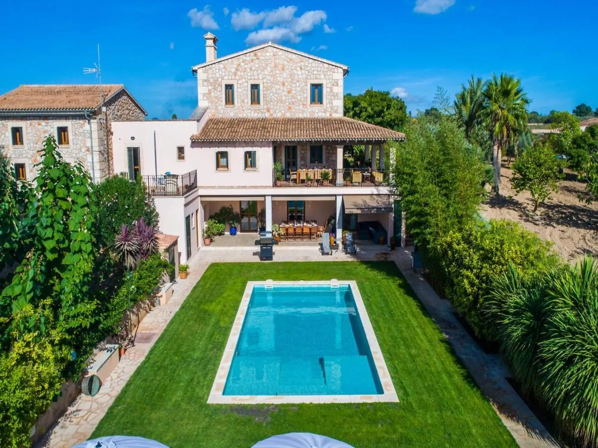Luxurious 6-Bedroom Villa Just 10 Minutes From The Beach Manacor