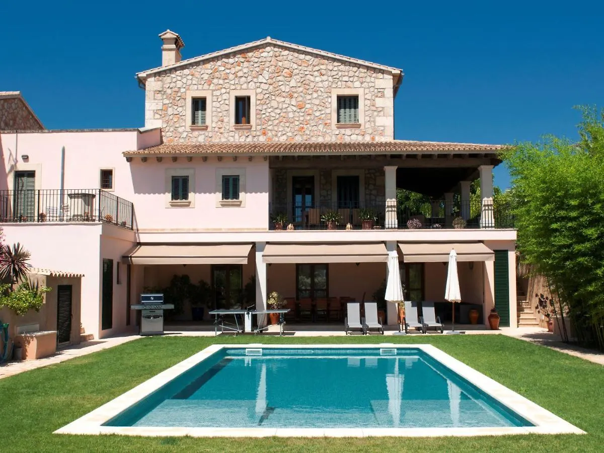 Luxurious 6-Bedroom Villa Just 10 Minutes From The Beach Manacor